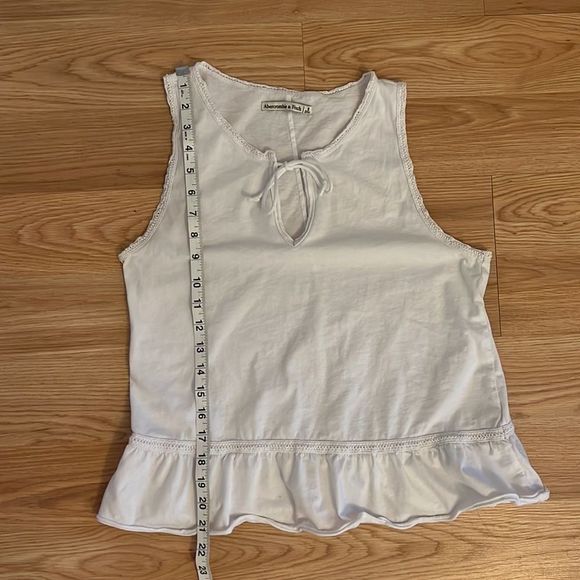 Abercrombie and Fitch ruffled relaxed fit tank top size small - Picture 8 of 8